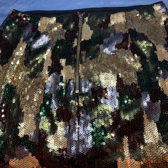 Missguided x Carli Bybel Sequins Camo Mini Skirt - Picture 4 of 5